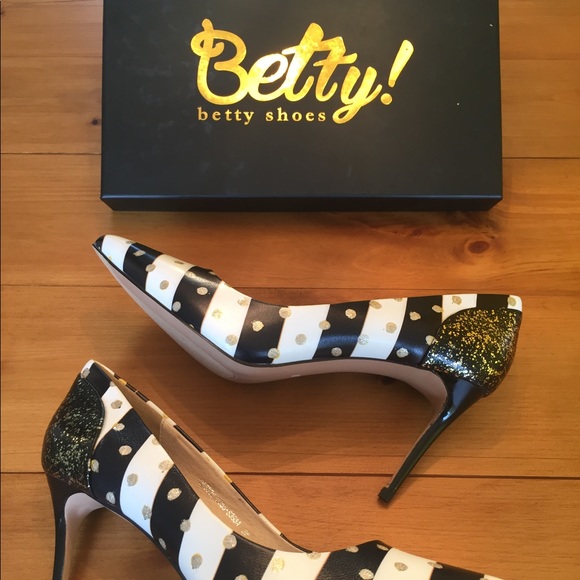 NWT Genuine Leather pumps - Picture 3 of 5